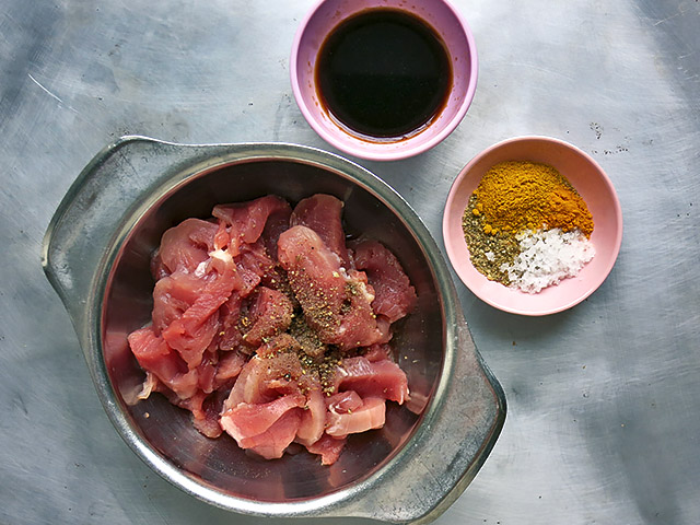 Zutaten fuer Fried Rice vorbereitet