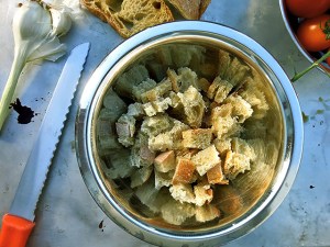 Brotwuerfel geschnitten