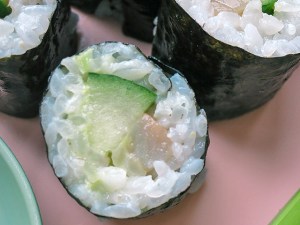 Maki Sushi mit Gurke Matjes glanzreis