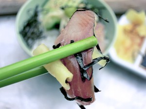 Matjes Sushi mit Ingwer und Nori