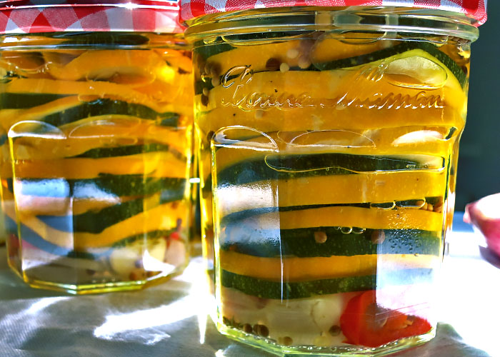 Zucchini suess sauer im Glas eingelegt