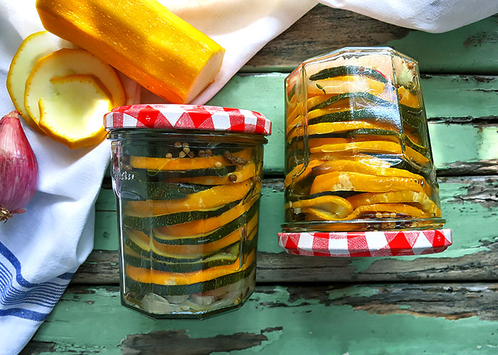 Zucchini süß-sauer einlegen ohne Kochen, schnell gebunkerter Proviant ... Zucchini süß-sauer einlegen ohne Kochen, schnell gebunkerter Proviant ...