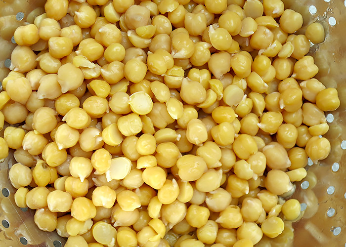 Kichererbsen gekocht und gehäutet