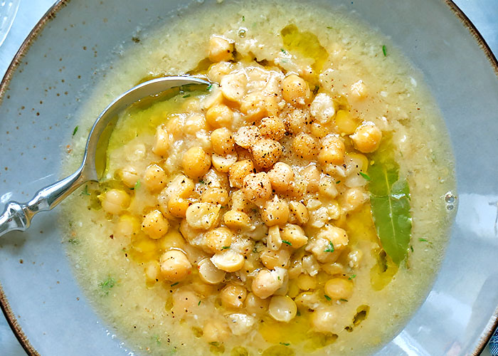 Die See kocht Revithosoupa