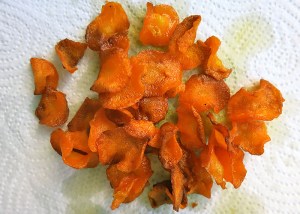 Möhrenchips fritiert enfetten