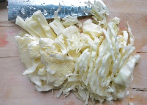 Feine Weißkohlstreifen für Borschtsch