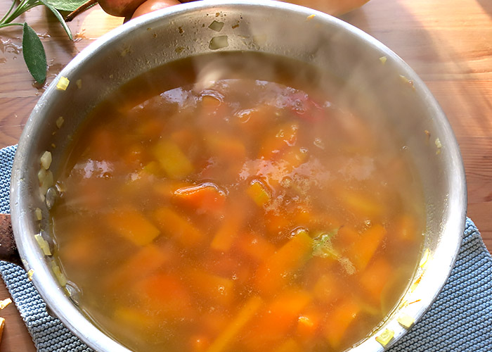 dampfende Kürbissuppe ungemixt