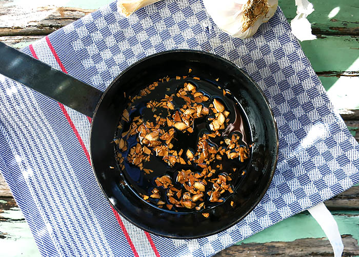 Röst knoblauch in Öl