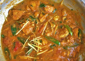 Sämiges Ingwer Chicken in Pfanne