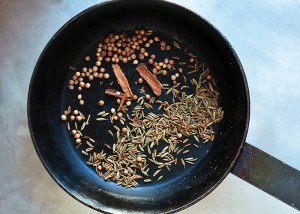 Gewürze anrösten ohne Fett