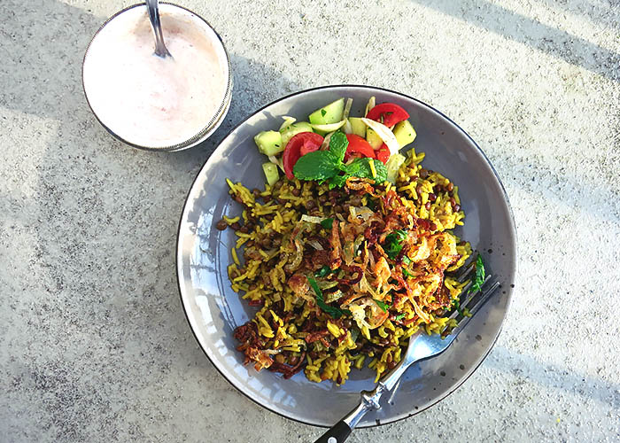 Mujaddara mit Salat und Joghurt