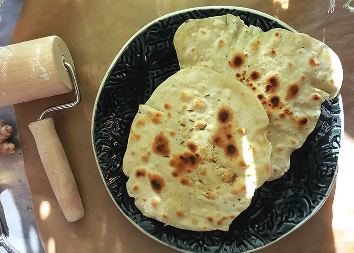 Aus der Pfanne: Roti auf Teller