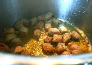 Schwein anbraten portugiesischer Muscheltopf