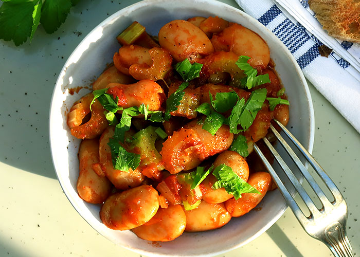 Tapas mit Riesenbohnen und Sellerie