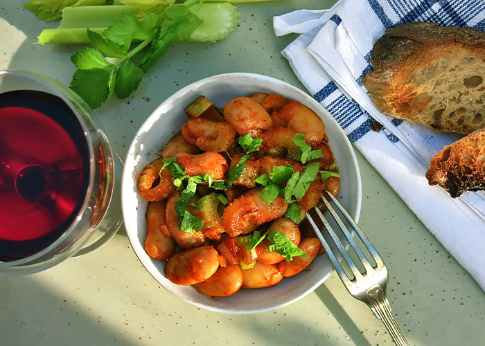 Tapas mit Riesenbohnen und Tinto
