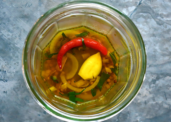 Gewürze im Glas fuer Kohlrabi