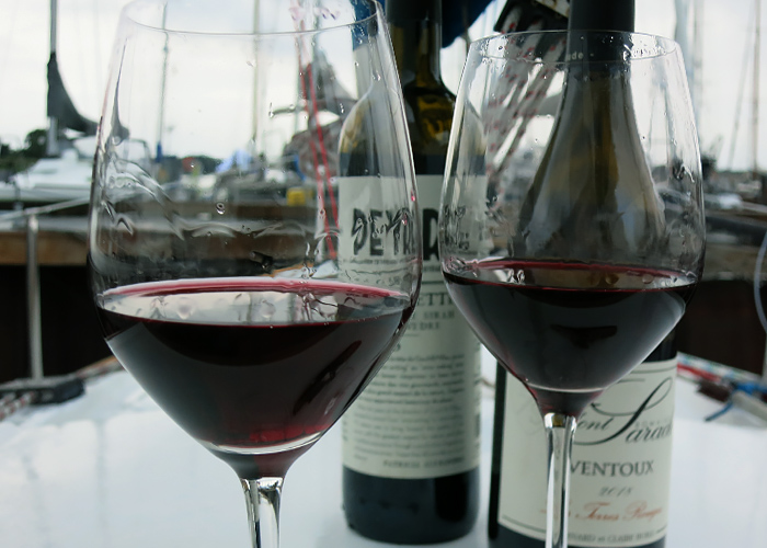 AOC Ventoux Rotwein im Sommer