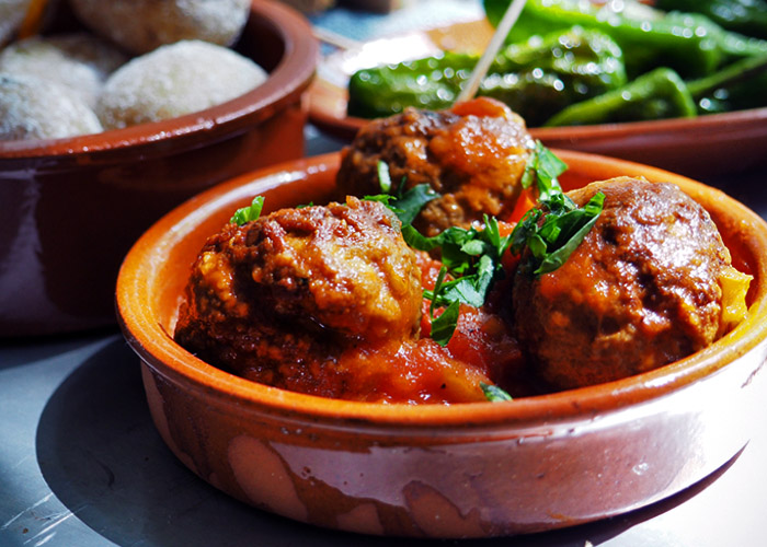 Albondigas Andaluz seitlich schattig