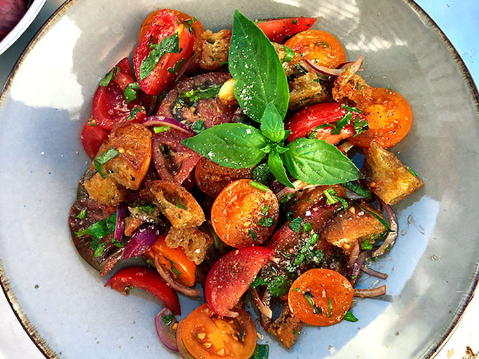 Altbackenes Brot perfekt für Panzanella