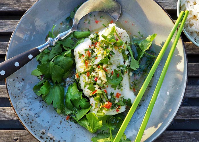 Pla Neung Manao – gedämpfter Fisch mit Limette und Chili (Thai Rezept ... Pla Neung Manao – gedämpfter Fisch mit Limette und Chili (Thai Rezept ...