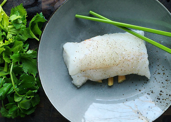 Pla Neung Manao – gedämpfter Fisch mit Limette und Chili (Thai Rezept ... Pla Neung Manao – gedämpfter Fisch mit Limette und Chili (Thai Rezept ...