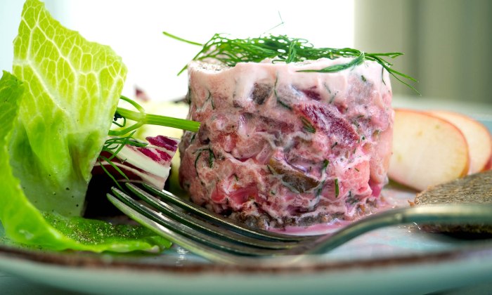 Die See kocht Matjes Tatar mit Rote Bete