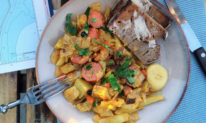 Seemannsessen Kohleintopf mit Kohlwurst