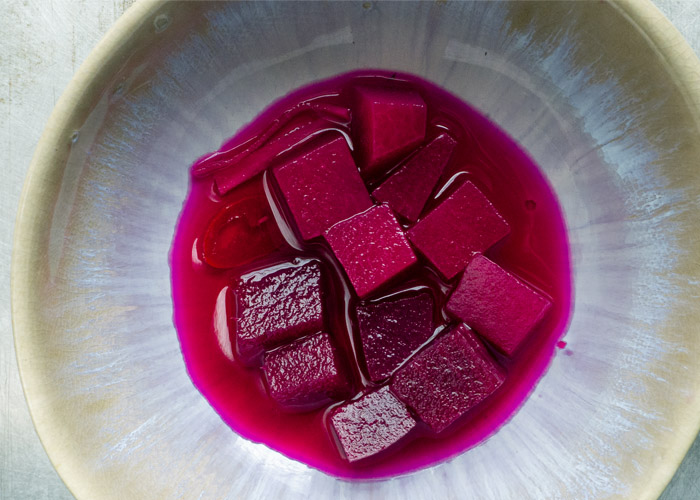 Die See kocht und legt ein